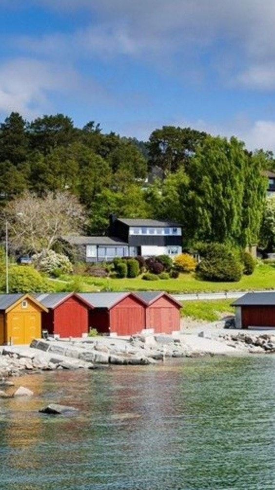 Hybel i 2. etasje i arkitekttegnet hus til leie, sentral beliggenhet Galleribilde