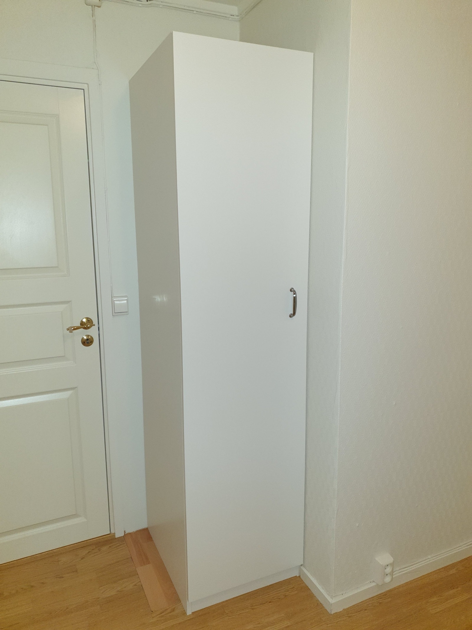 Nytt klesskap på soverom nr 2 Galleribilde