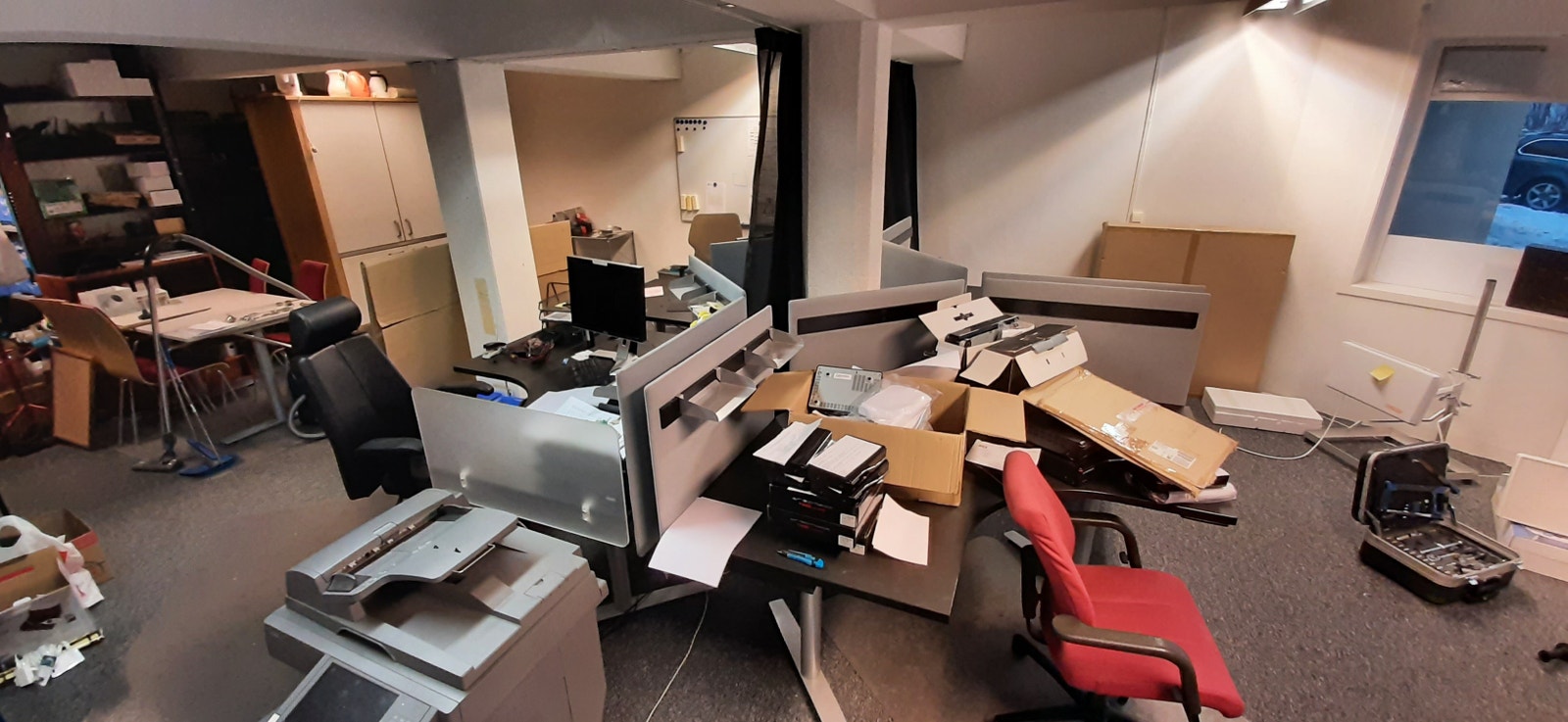 Kontorlokale - 4 kontorplasser m heve senkebord Galleribilde