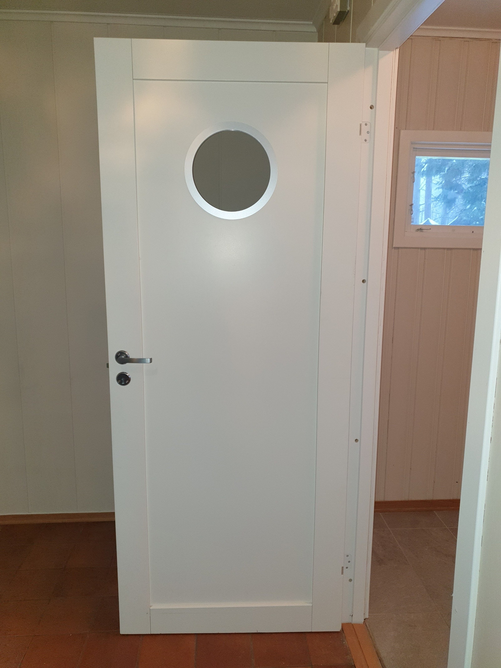 Ny innerdør i gangen ved entré Galleribilde