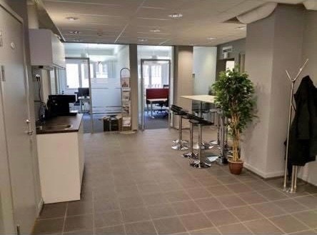 Felles areal / kjøkken - her kommer også lenestoler og bord Galleribilde