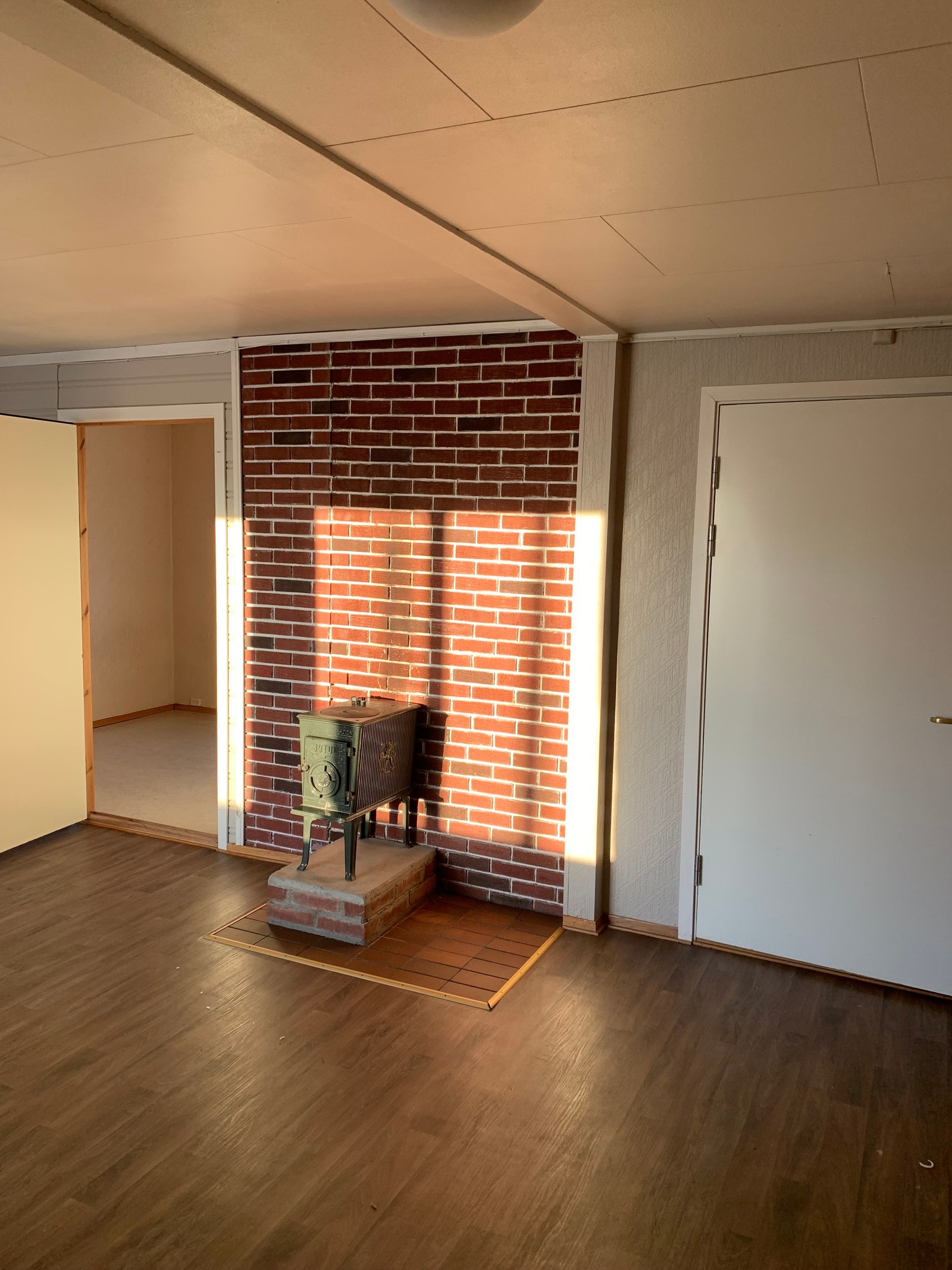 Stue med vedfyring og varmepumpe Galleribilde