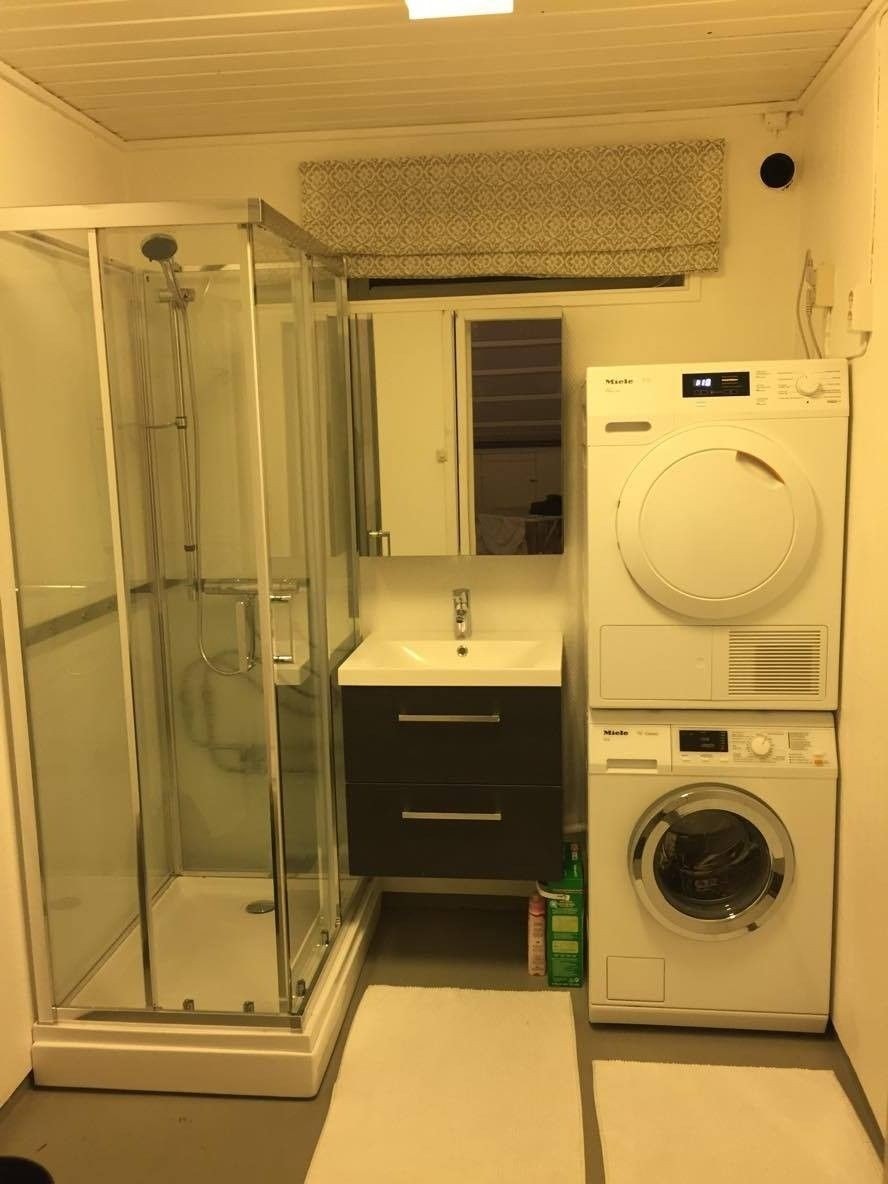 Bad + vaskerom kjellar Galleribilde