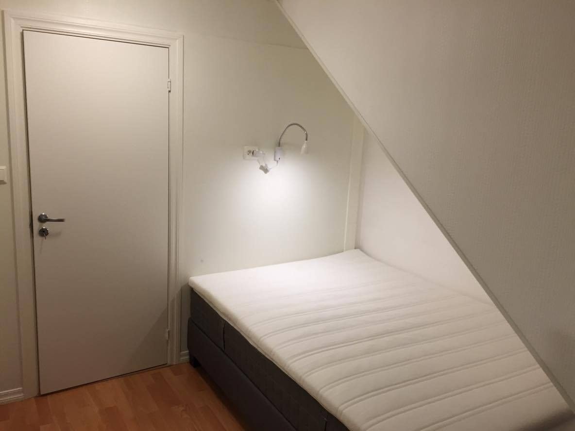 Seng, soverom 1, Leige: 6600,- (Soverom 2 har tilsvarande utforming, same leigepris) Galleribilde