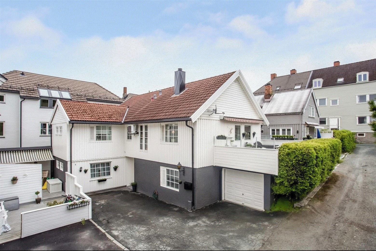 Forbehold, hekken er fjerna og terrassen er bygd ny. Galleribilde