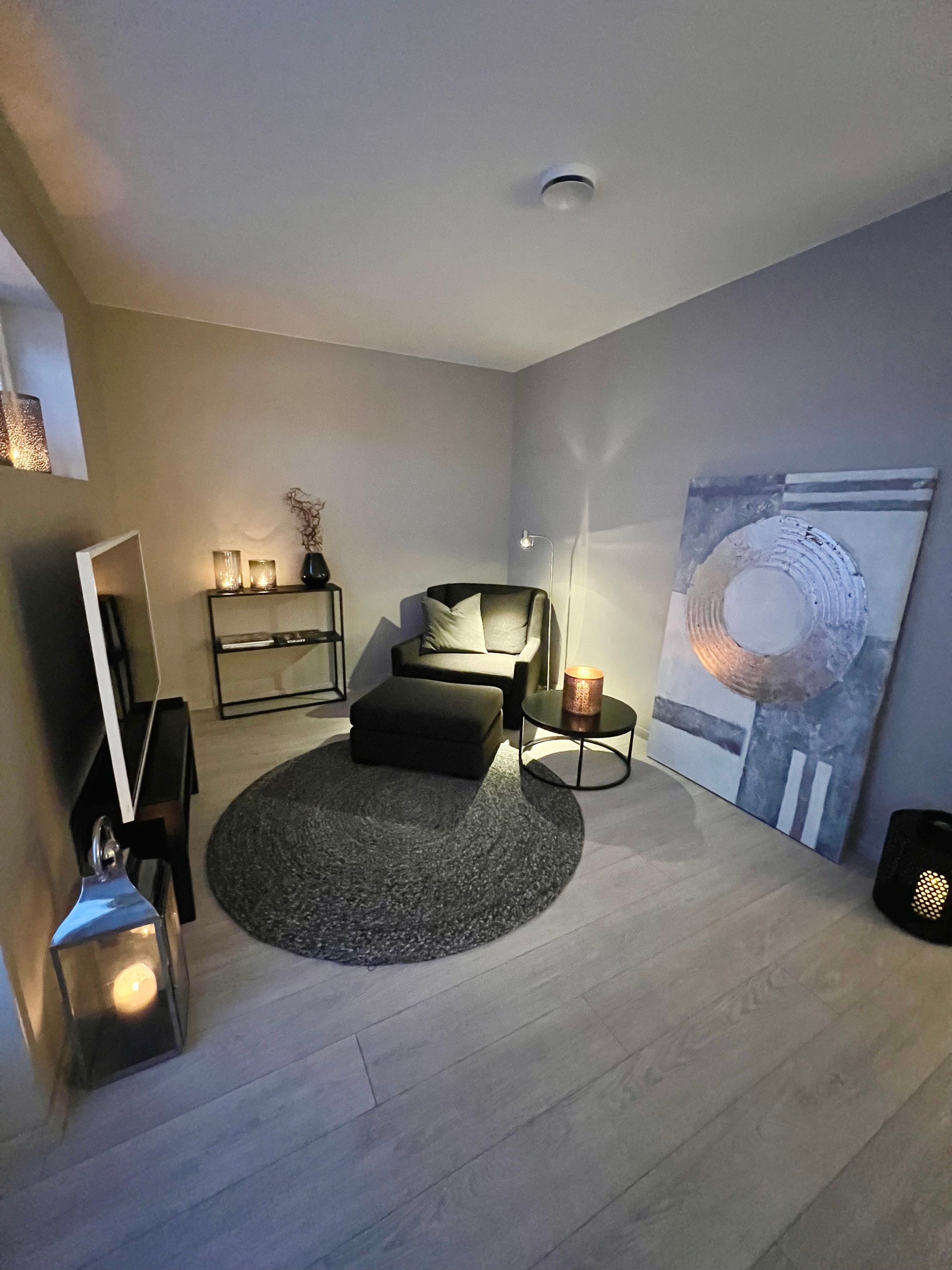 Koselig stuedel med plass til sofa Galleribilde