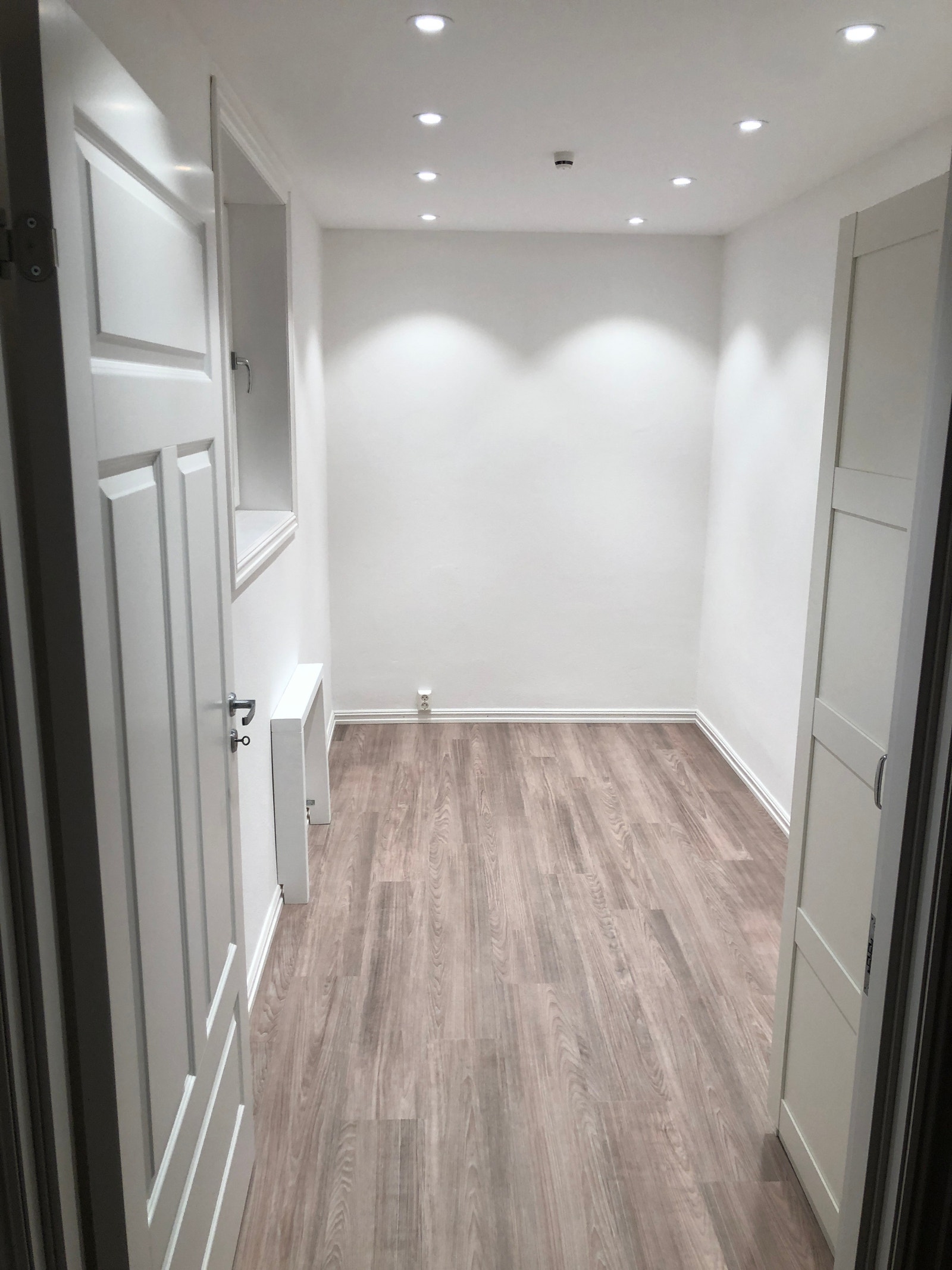 Sov 2 med skap til høyre Galleribilde