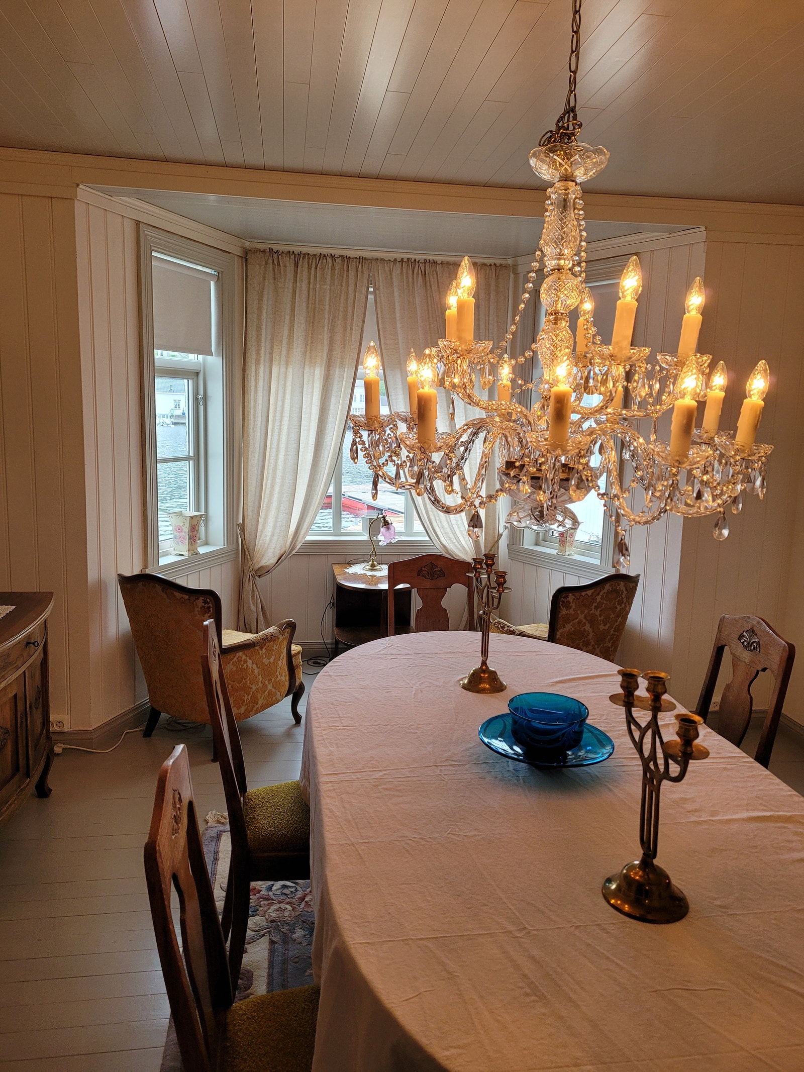 Finstua - et perfekt sted for middagsselskaper hvis du skal sitte inne Galleribilde