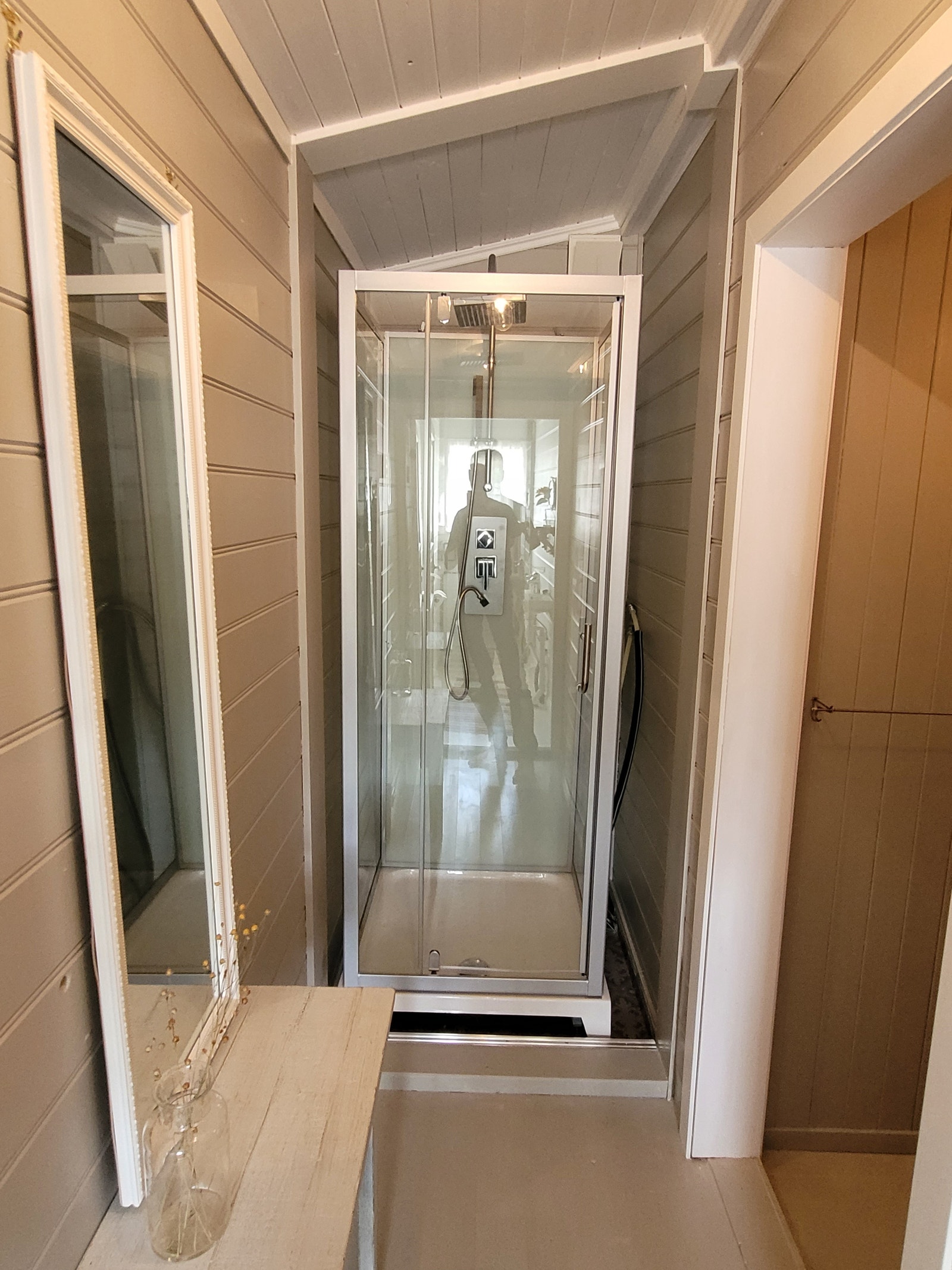 Bad 2 med dusj Galleribilde