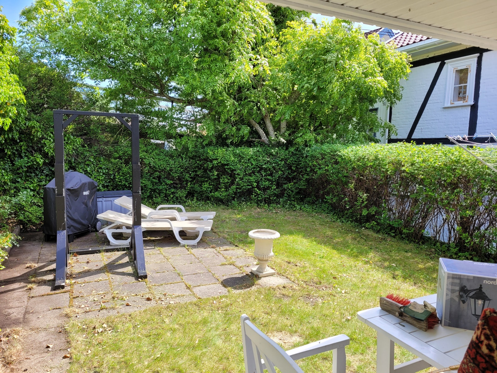 Hage bak huset Galleribilde