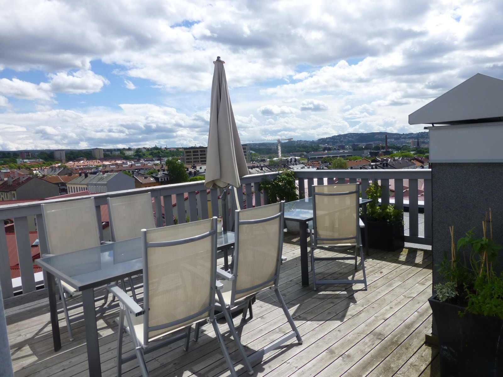 Fantastisk utsikt og koselig miljø på takterrassen Galleribilde