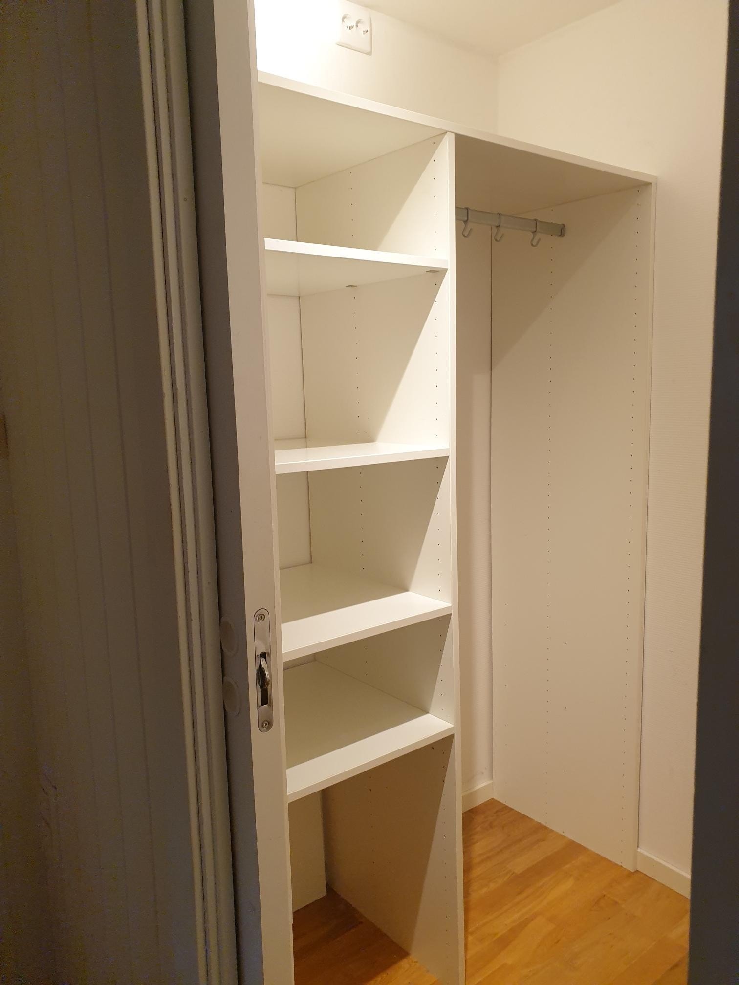 Garderobe/bod Galleribilde