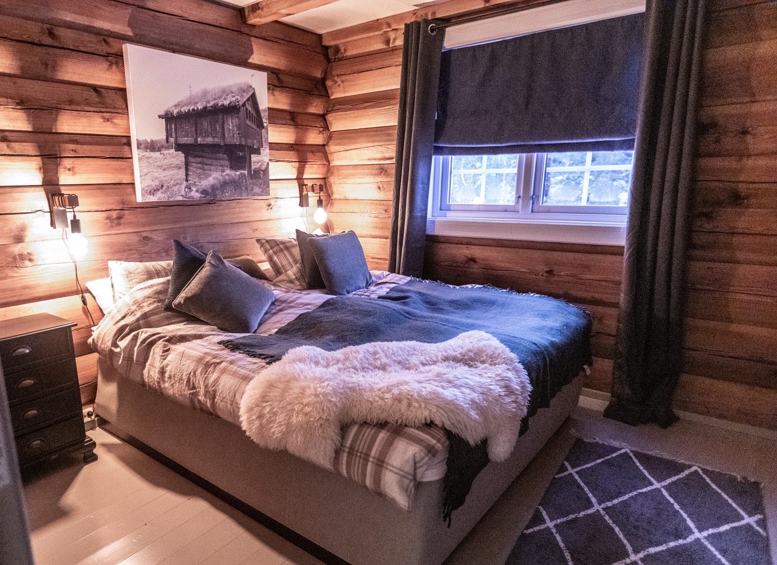 Soverom 1 dobbeltseng Galleribilde