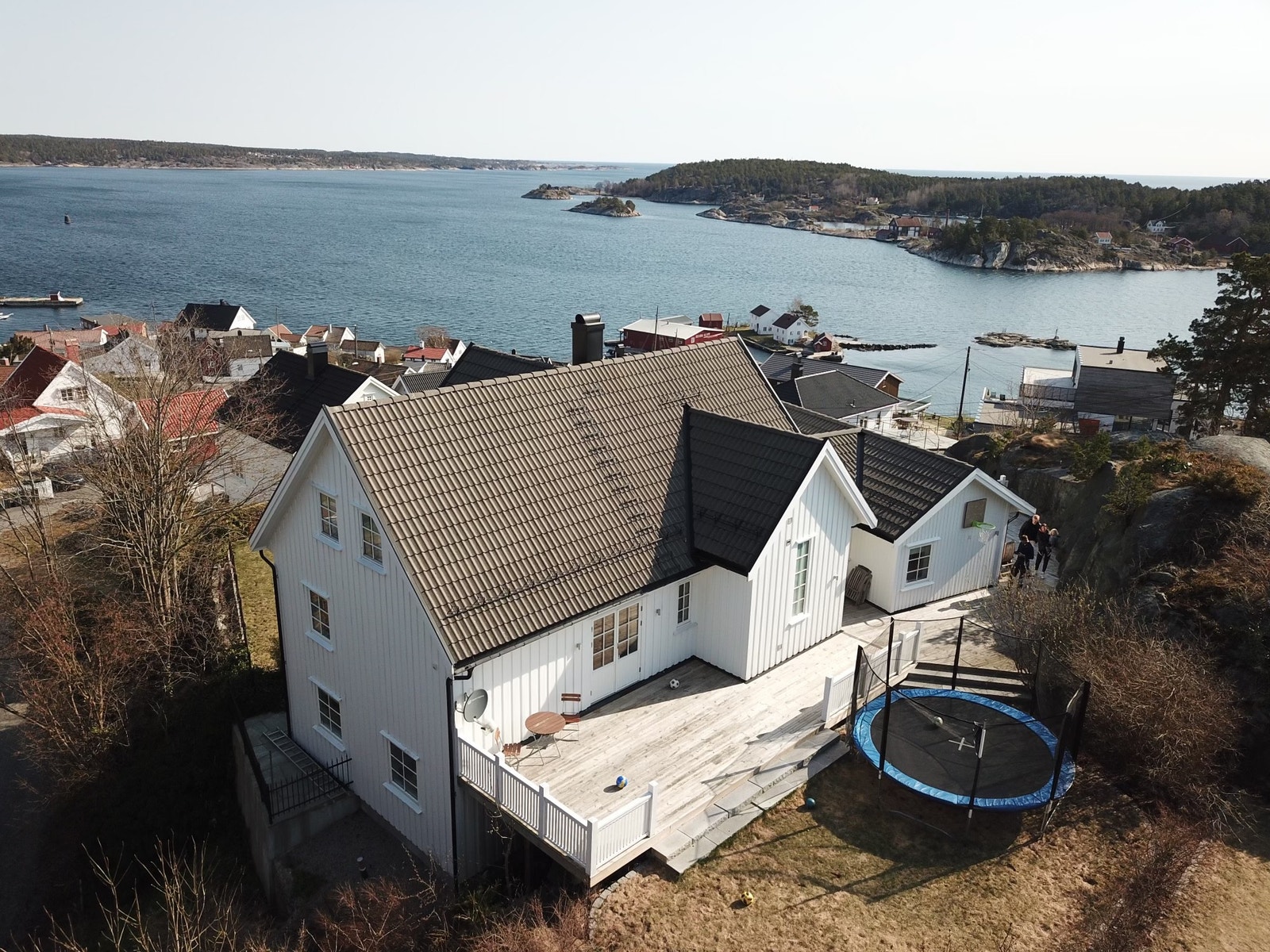 Huset sett bakfra Galleribilde