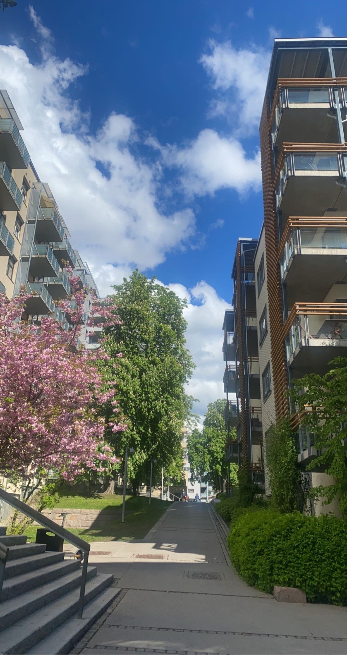 Boligen ligger i 6. etasje i denne bygningen, mot intern gangvei Galleribilde
