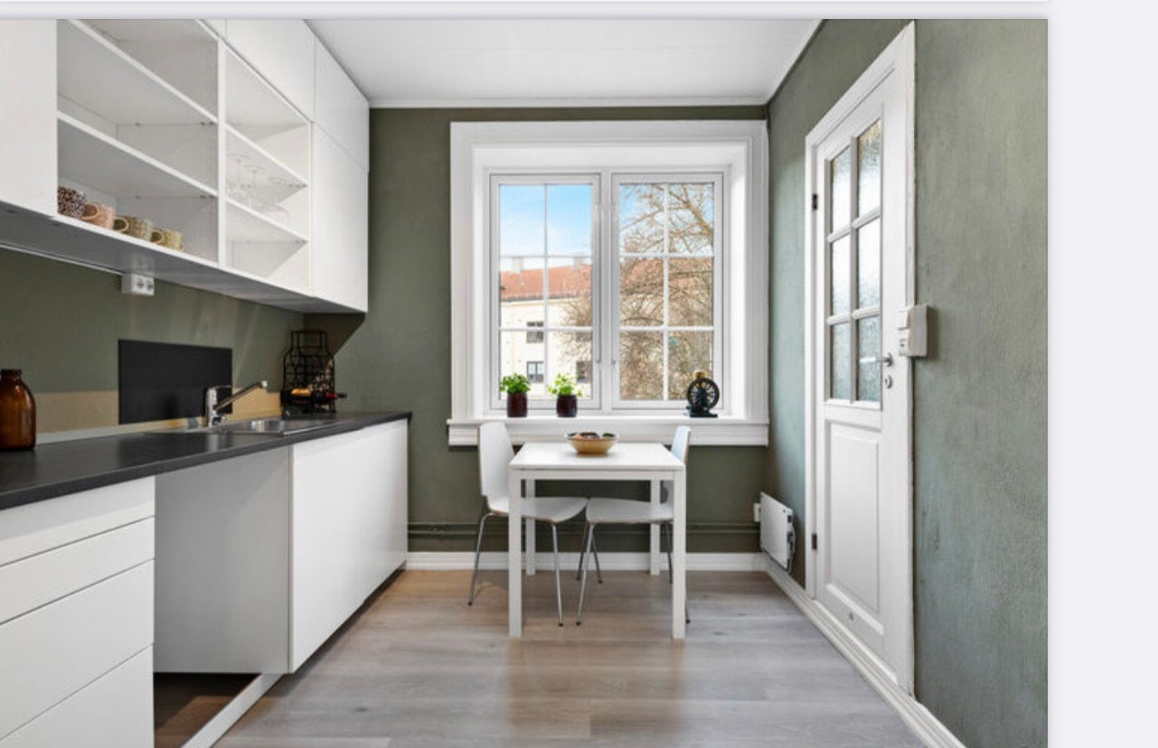 Koselig kjøkken med spiseplass Galleribilde