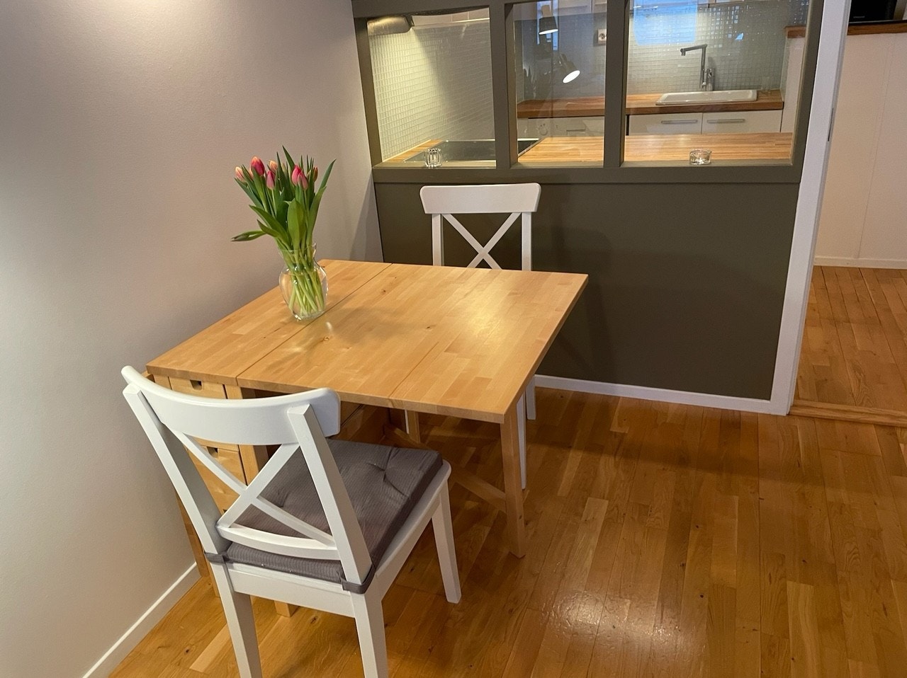 Spiseplass med bord Galleribilde