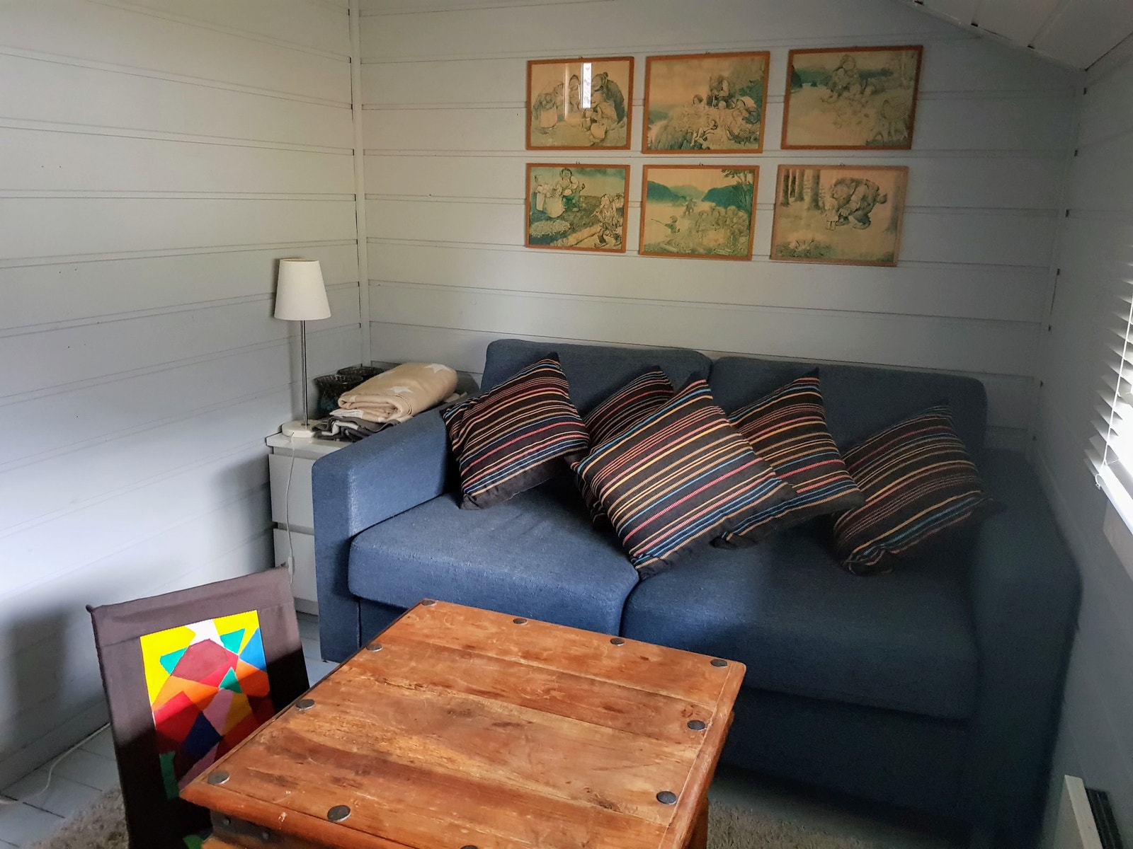 Liten adskilt TV-rom i 2. etasje Galleribilde