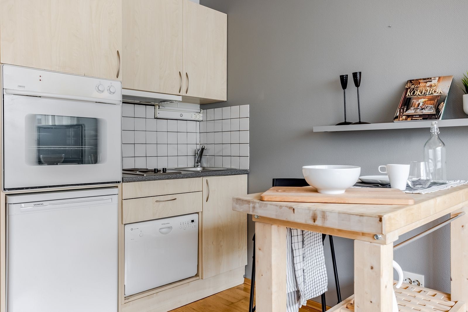 kjøkkenet har alt man trenger og godt med skappplass. Galleribilde