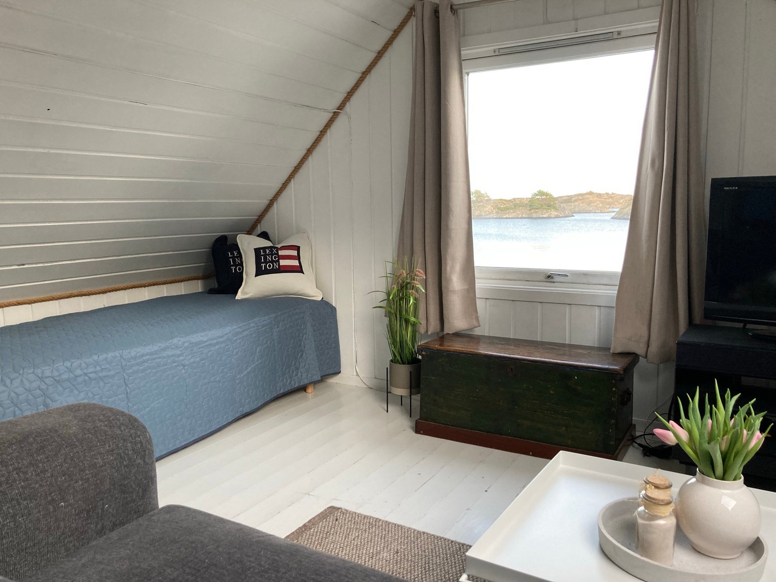 Utsikt fra loftstue til Oksøy fyr Galleribilde