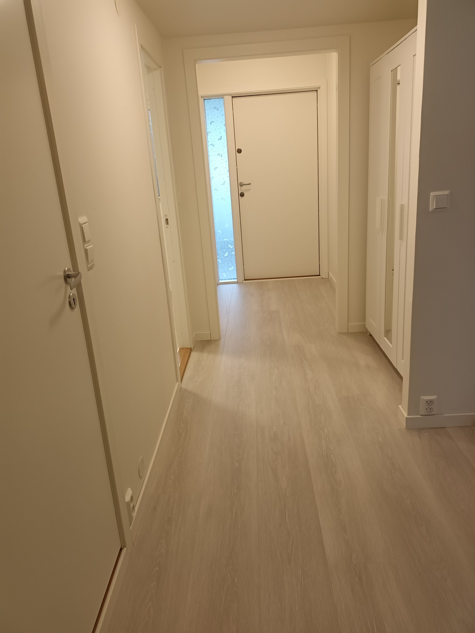 Lys delikat og stor gang Galleribilde