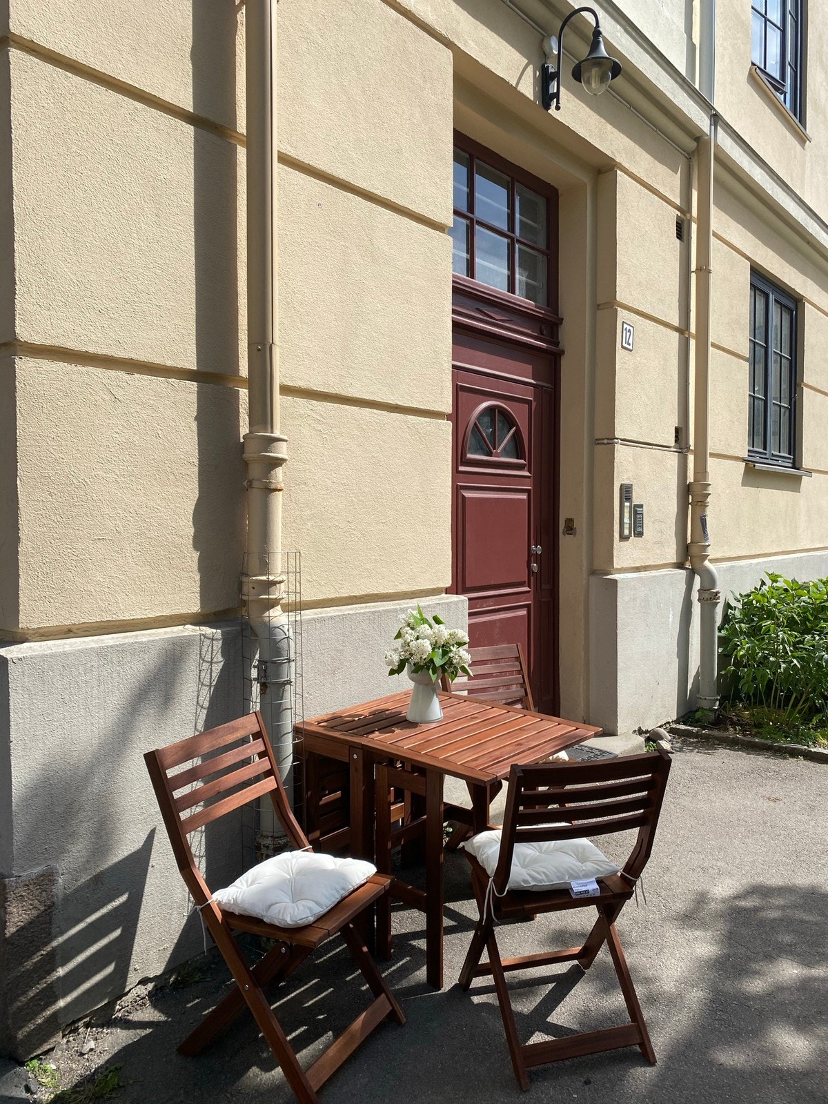 Bakgård og inngangsparti Galleribilde