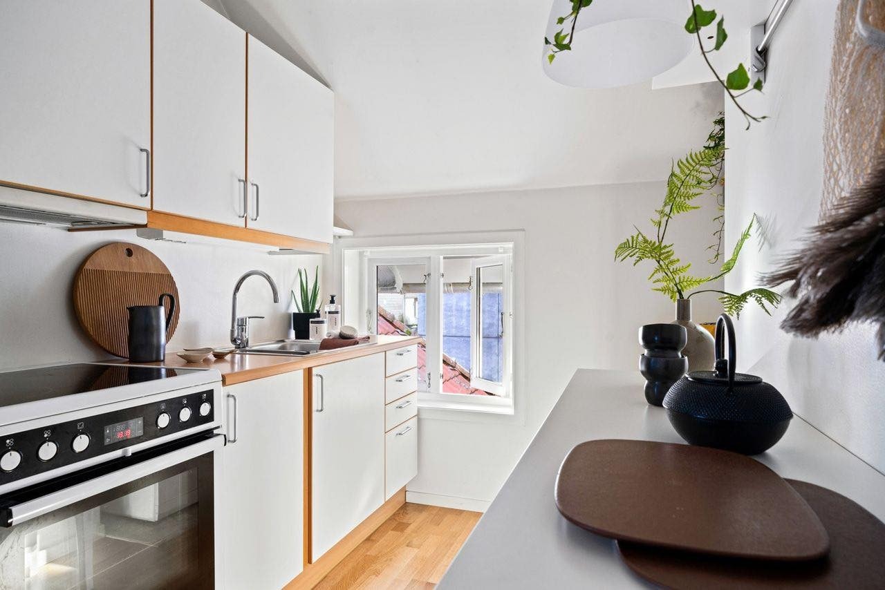 kjøkken m/hvitevarer (inkludert vaskemaskin) Galleribilde