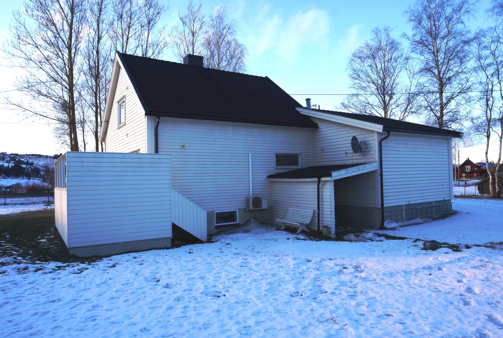 Inngang til kjellerleiligheten Galleribilde