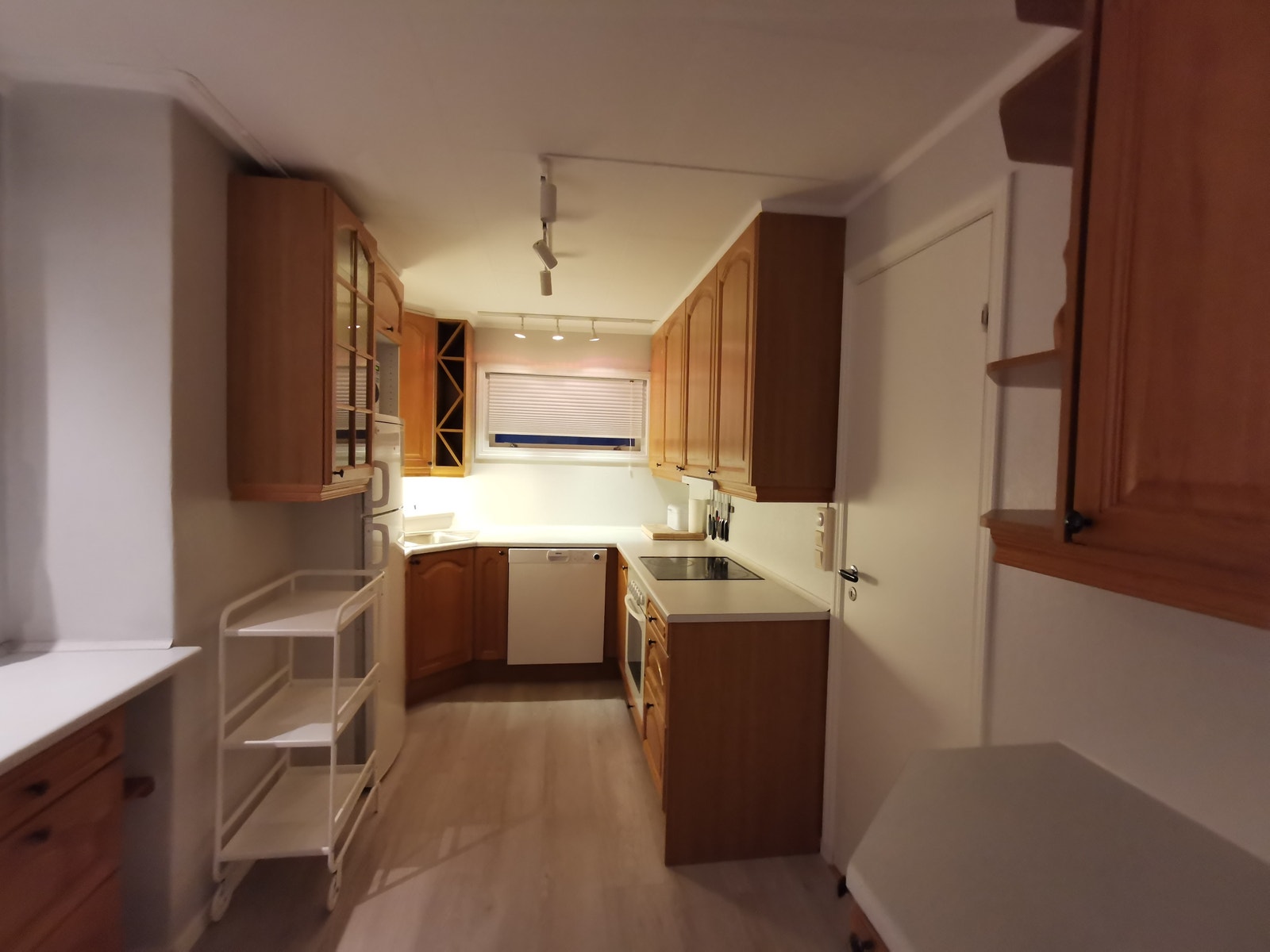 Kjøkken med hvitevarer Galleribilde