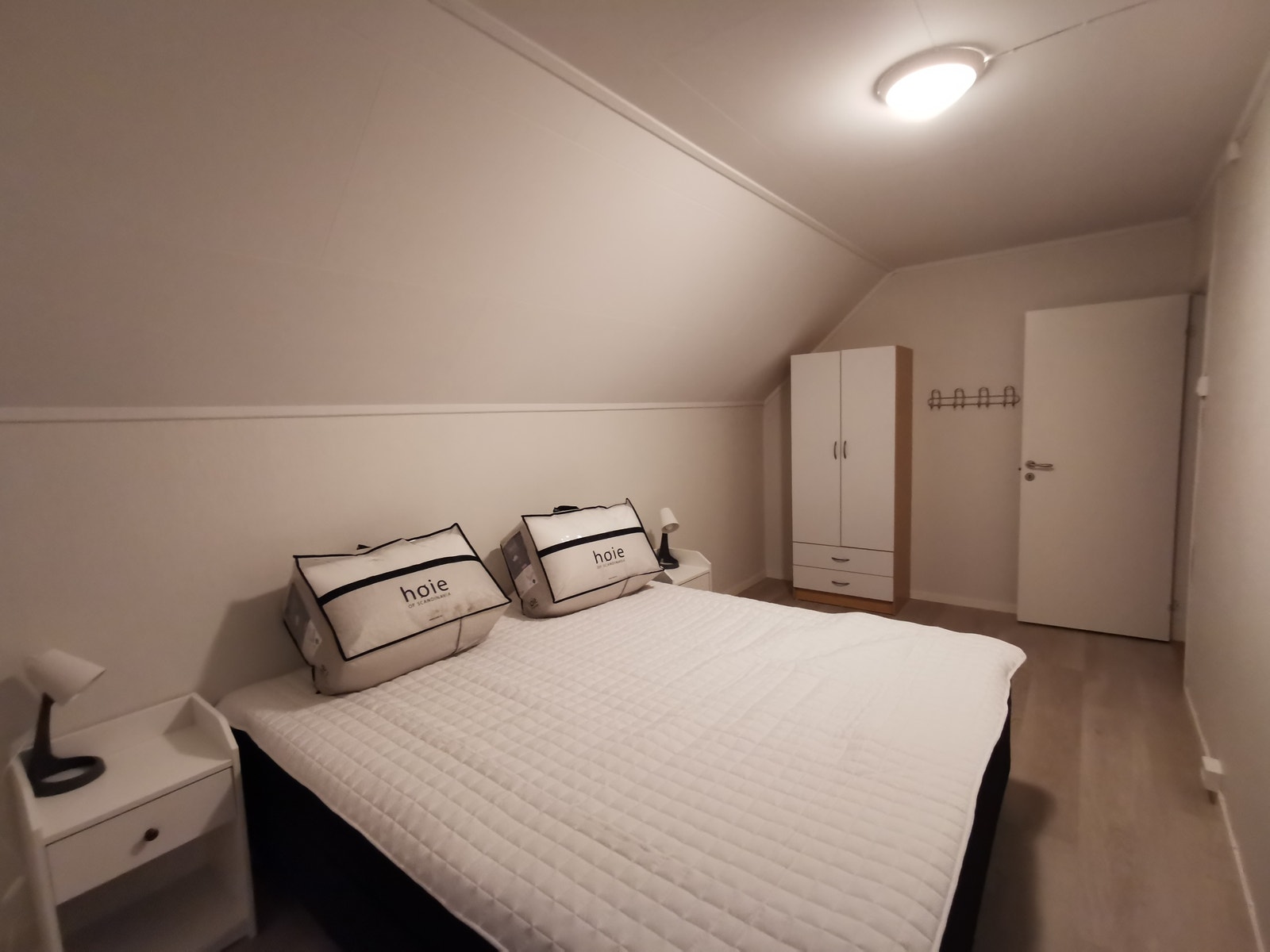 Sov 1 med 180 cm seng Galleribilde