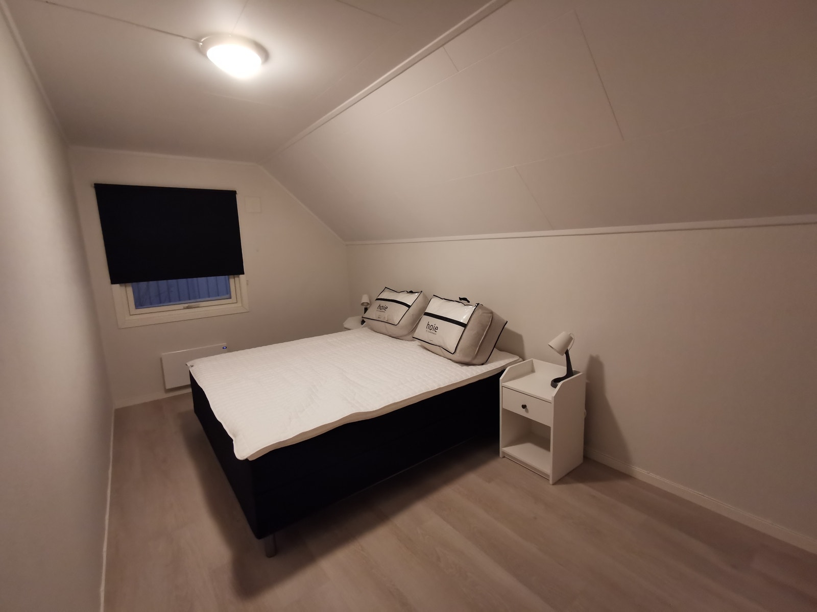 Sov 1 med 180 cm seng Galleribilde