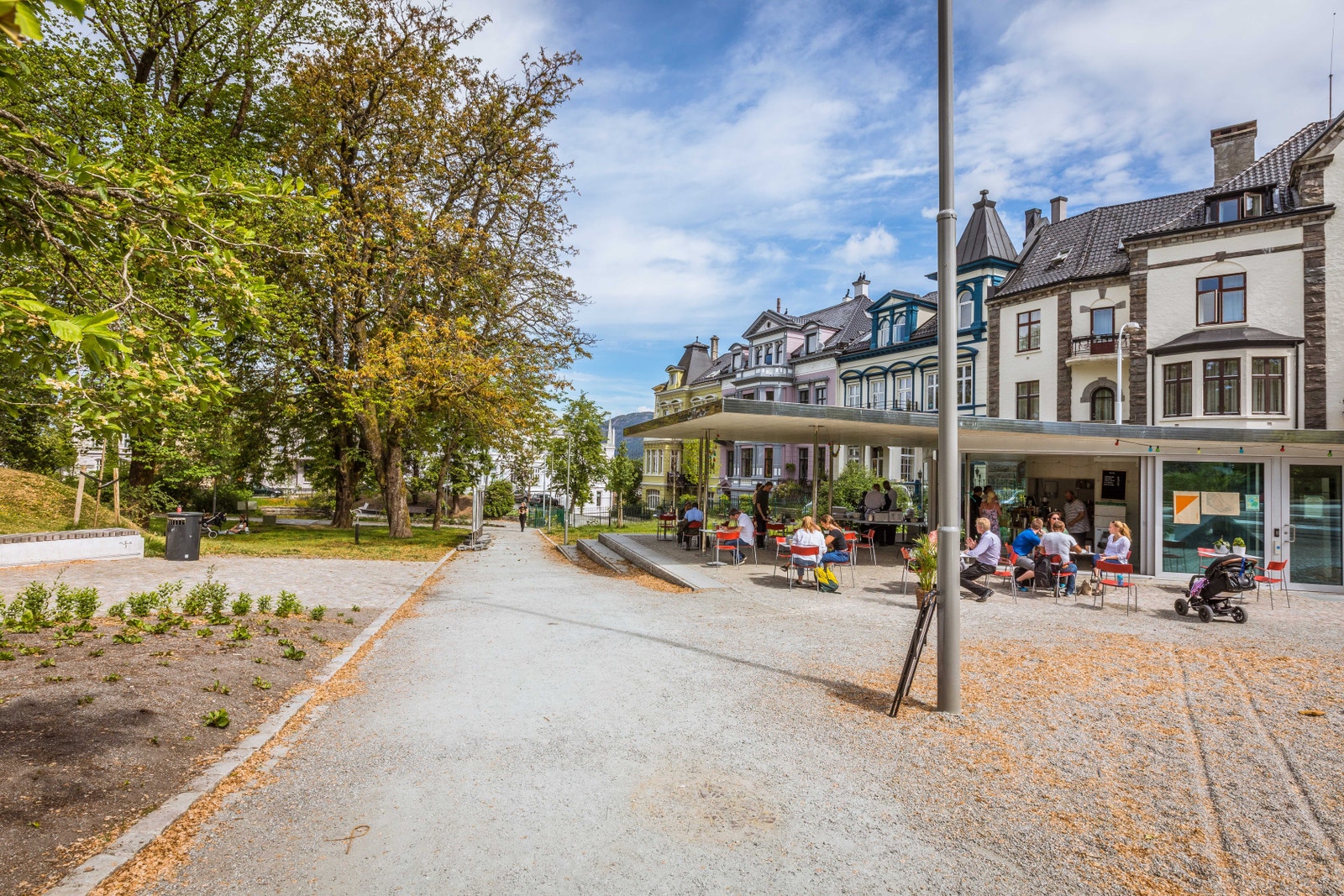 Cafe i Nygårdsparken. Galleribilde