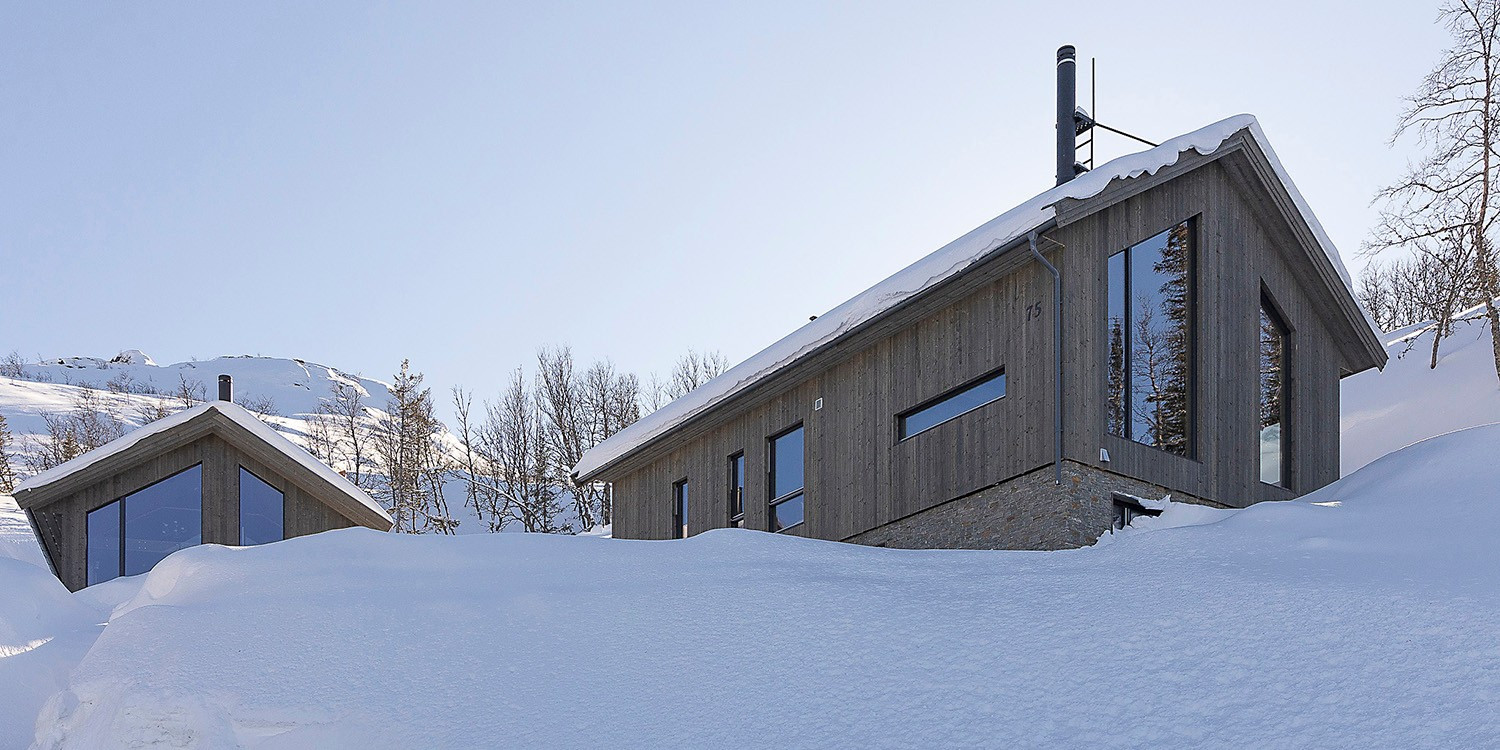Flott beliggenhet - spennende hytte. Store vinduer med en god uteplass med panorama utsikt mot Kvitåvatn og Hardangervidda
