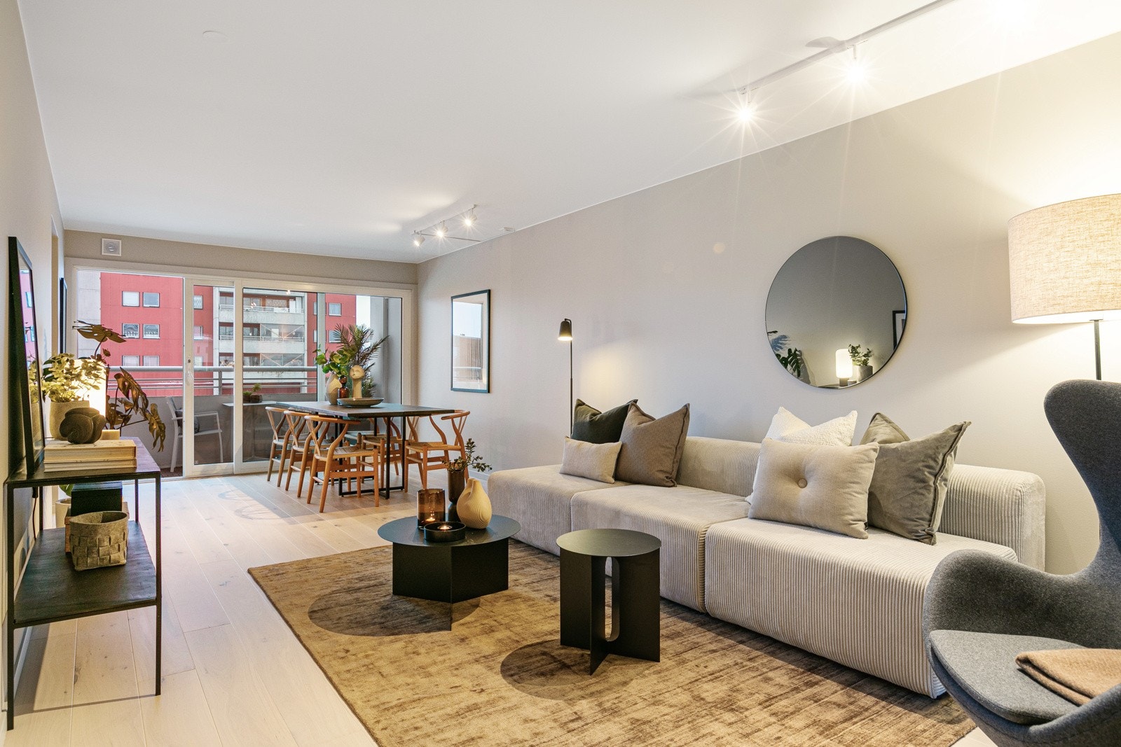 Velkommen til Kristiansands gate 12 C! En lekker 3-roms leilighet over 2 plan med heis, balkong og solrik balkong Galleribilde