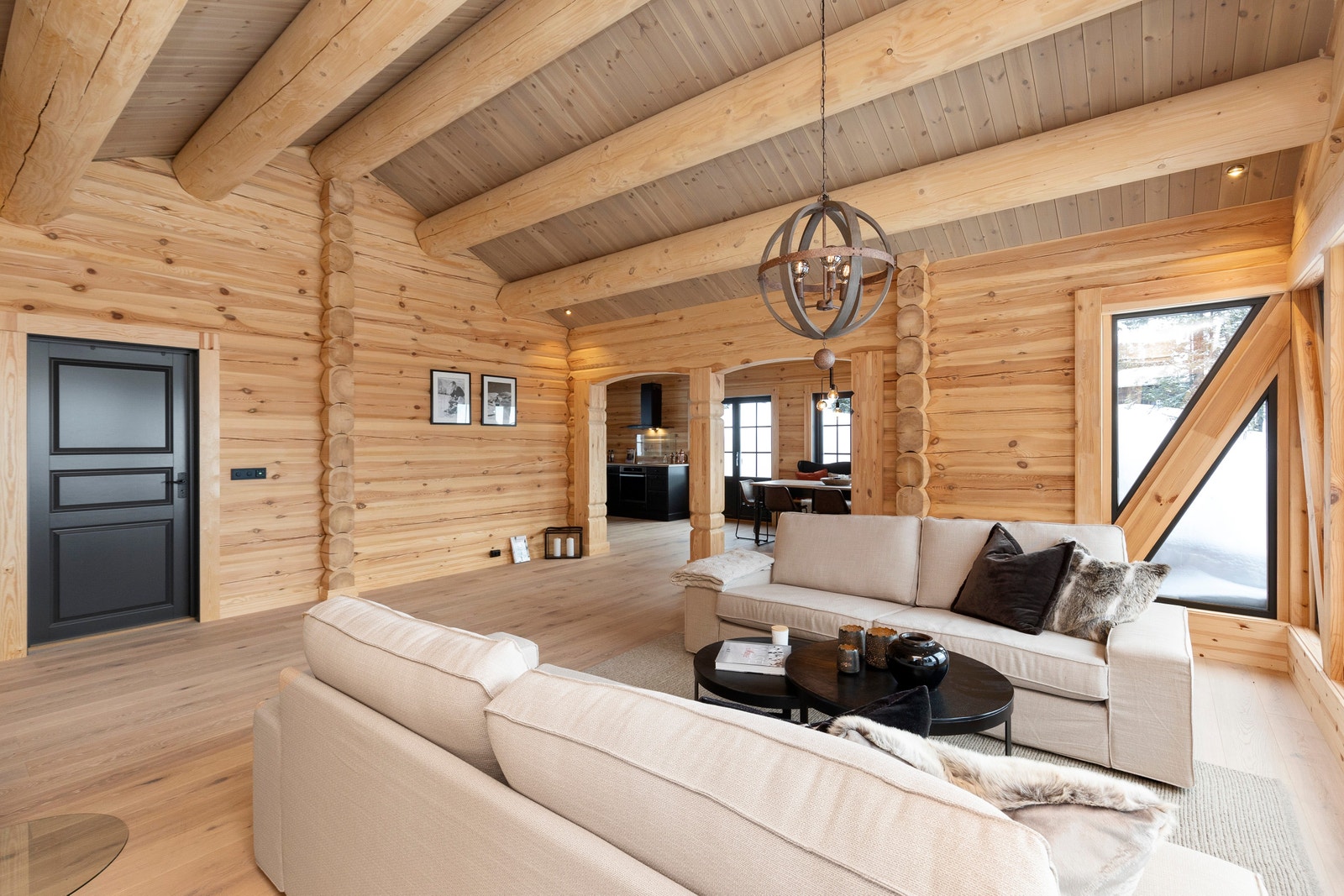 Bildet er av tidligere oppført hytte og kan inneholde løsninger som er kundetilpasset og avviker fra standard leveranse. Galleribilde