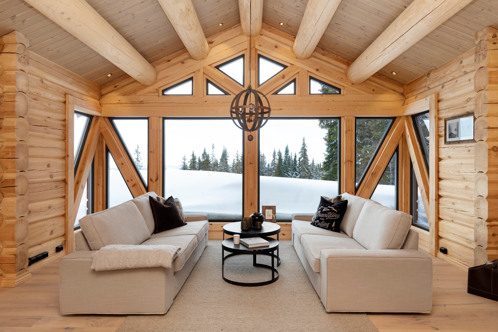 Bildet er av tidligere oppført hytte og kan inneholde løsninger som er kundetilpasset og avviker fra standard leveranse. Galleribilde