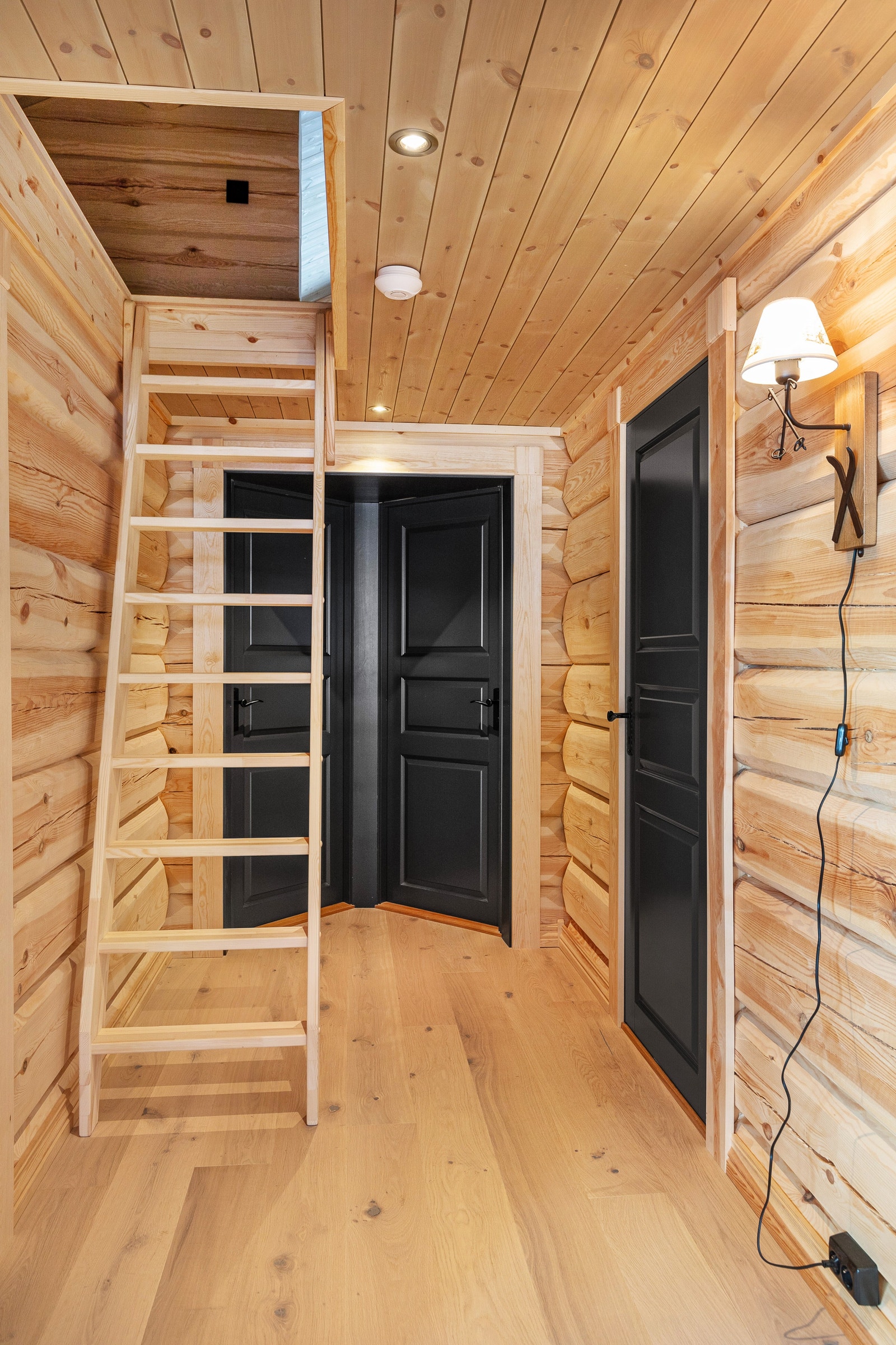 Bildet er av tidligere oppført hytte og kan inneholde løsninger som er kundetilpasset og avviker fra standard leveranse. Galleribilde