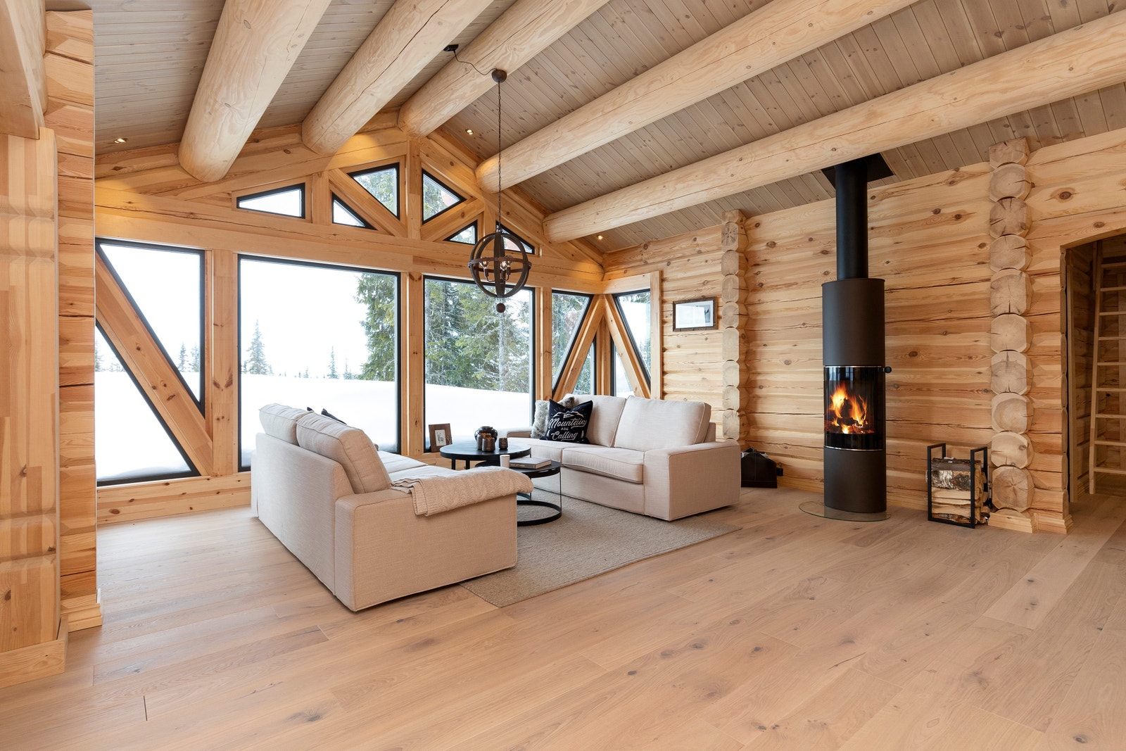 Bildet er av tidligere oppført hytte og kan inneholde løsninger som er kundetilpasset og avviker fra standard leveranse. Galleribilde