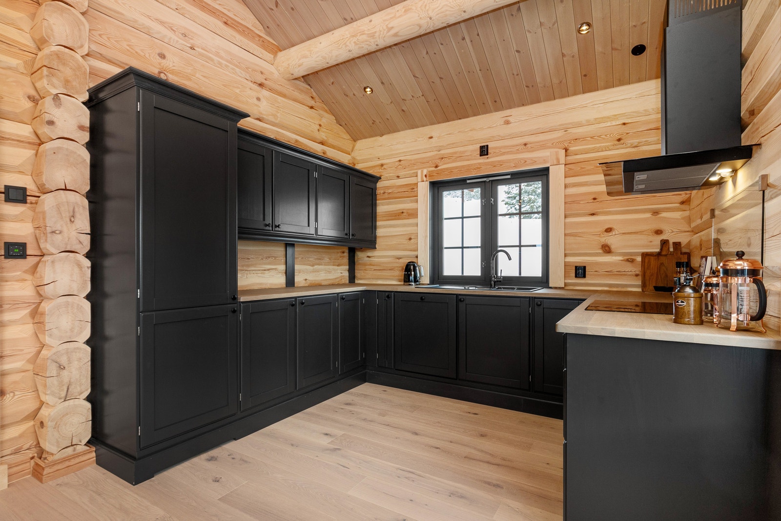 Bildet er av tidligere oppført hytte og kan inneholde løsninger som er kundetilpasset og avviker fra standard leveranse. Galleribilde