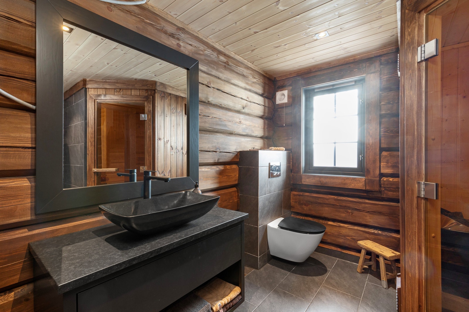 Bildet er av tidligere oppført hytte og kan inneholde løsninger som er kundetilpasset og avviker fra standard leveranse. Galleribilde