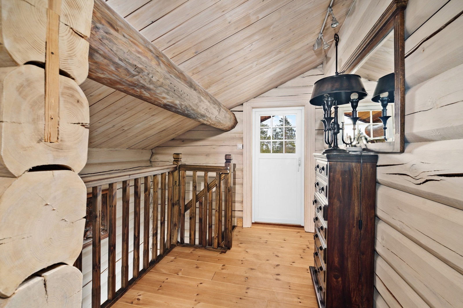 Gangen i 2. etg. Utgang balkong. Galleribilde