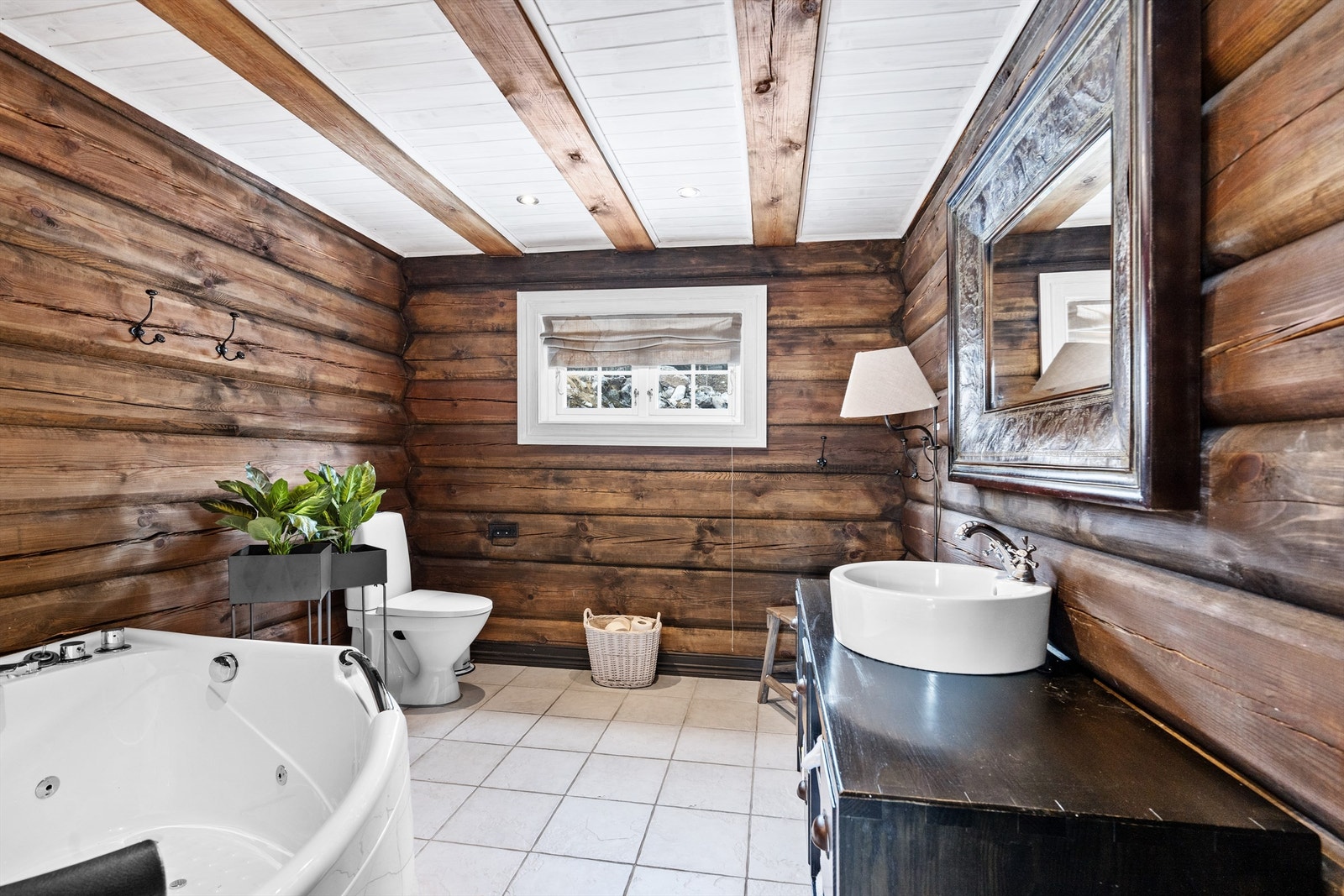 Hovedbad ved TV-stuen. Galleribilde