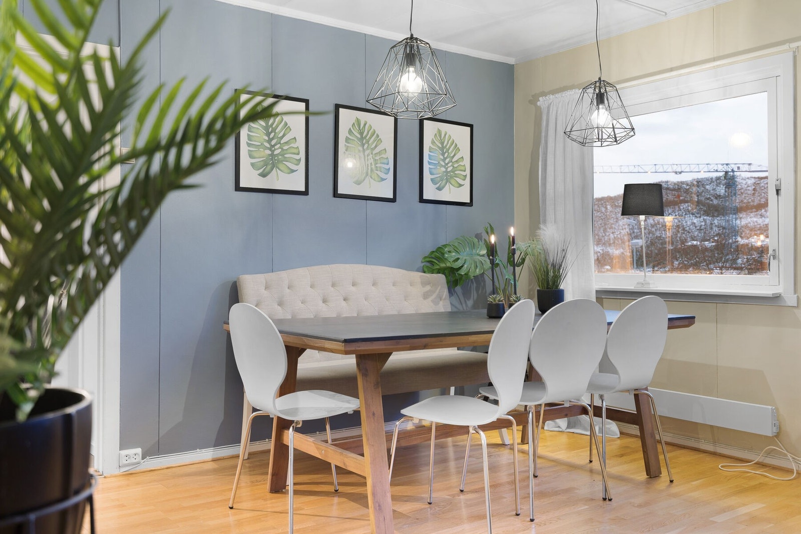 - Det er fin utsikt fra leiligheten i 2. etasje - Galleribilde