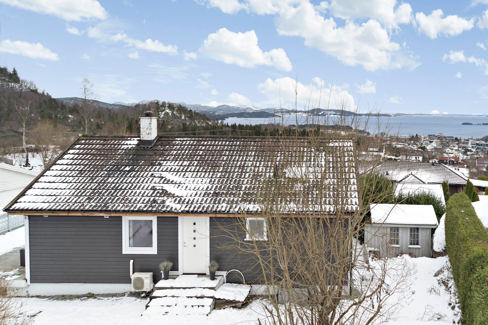 Eiendommen ligger på Midtre Brauta, et veletablert og barnevennlig boligområde på Jørpeland Galleribilde