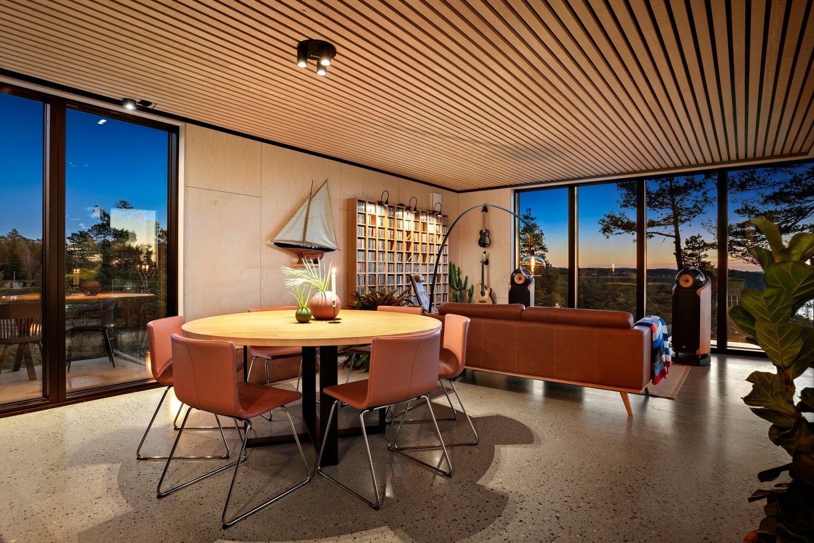 Fra spiseplassen mot stue Galleribilde