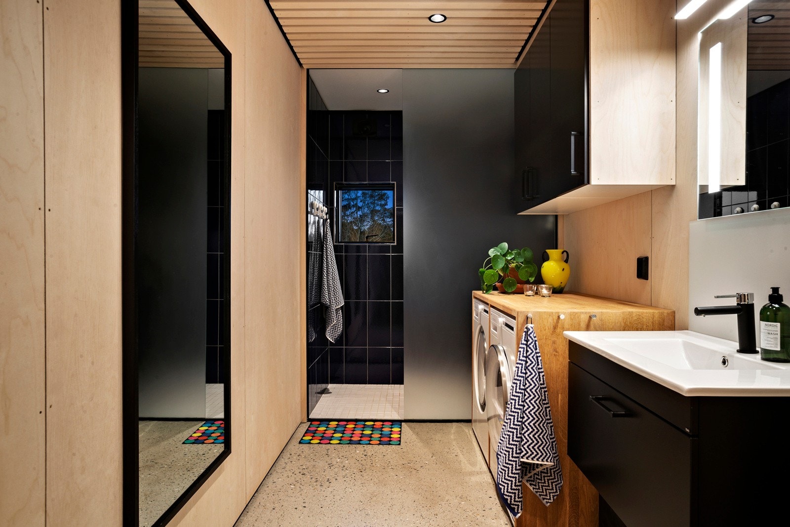 Bad med dusjnisje Galleribilde