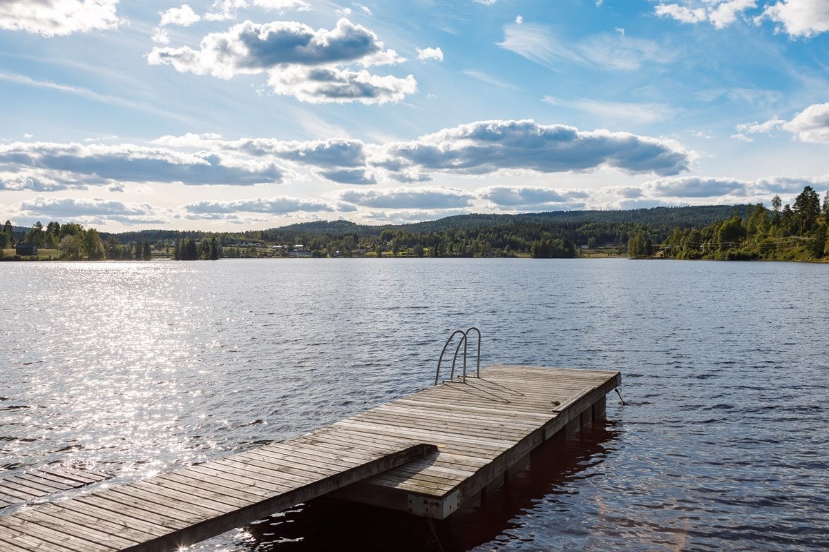 Vannet har to godt tilrettelagte badeplasser Brustadvika og Badet. Brustadvika kan skilte med herlig sandstrand og har i tillegg sandvolleyballbane, fotballbane, gapahuk og universelt utformet toalett. Galleribilde