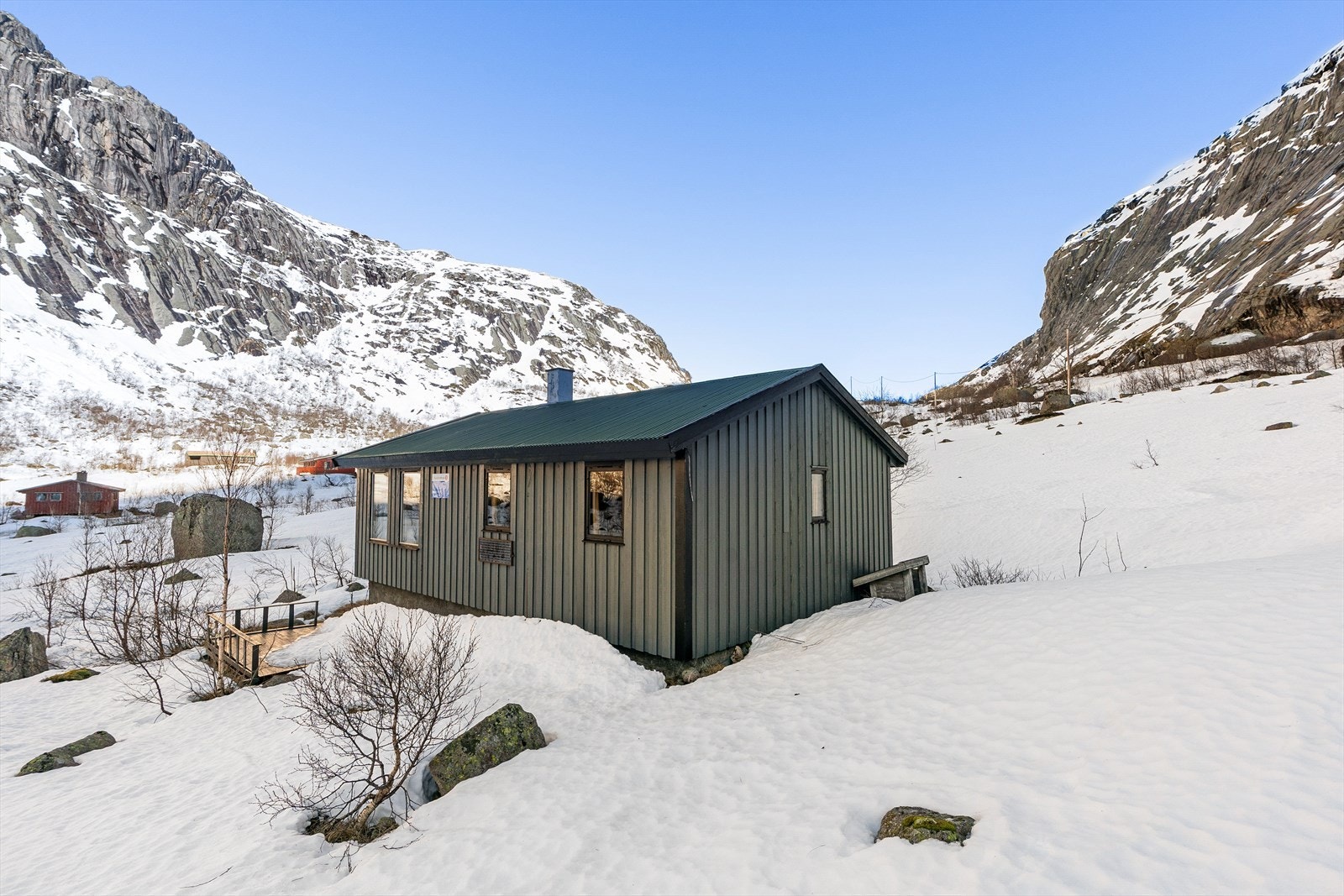 Deler av kledning er skiftet og enkelte vinduer er byttet ut. Galleribilde