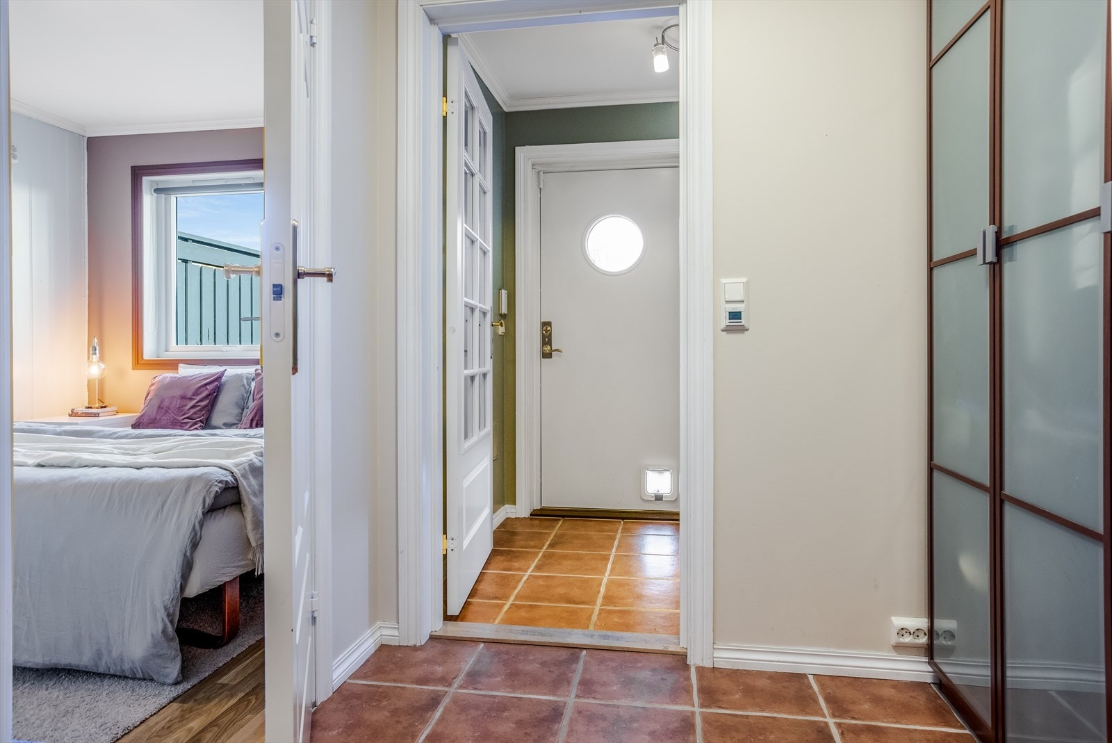 I denne etasjen finner du vindfang, gang/trapperom, bod, vaskerom, bad og soverom. Galleribilde