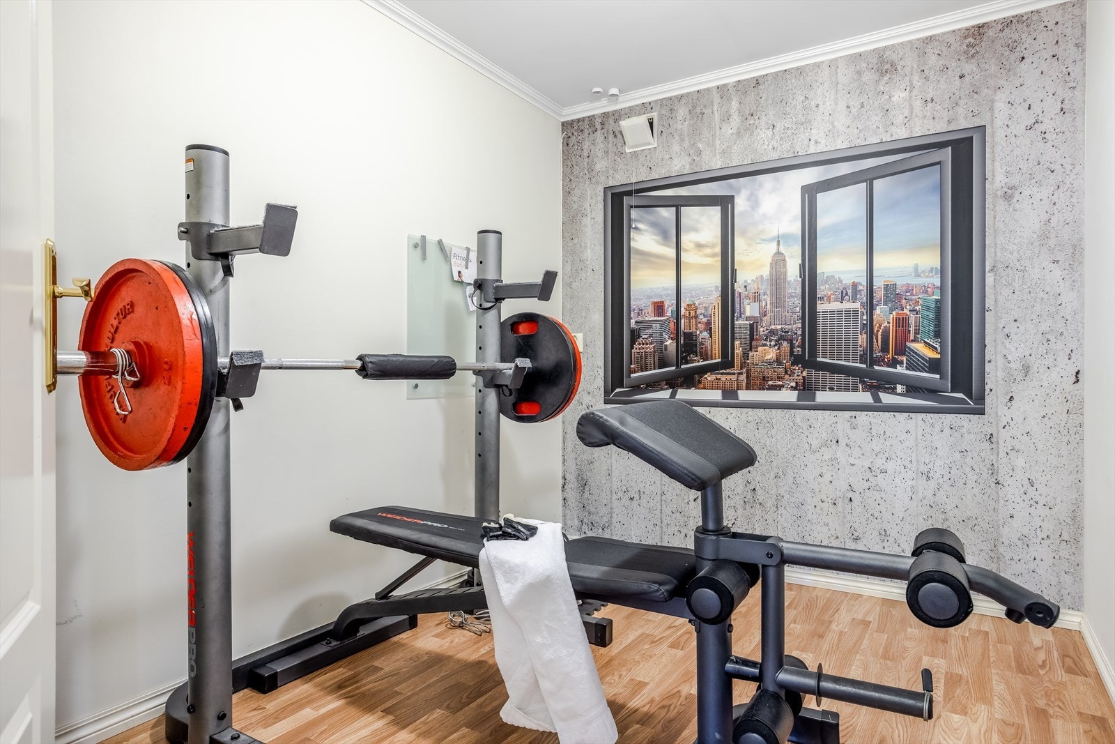 Bod brukt som treningsrom i boligens sokkeletasje Galleribilde